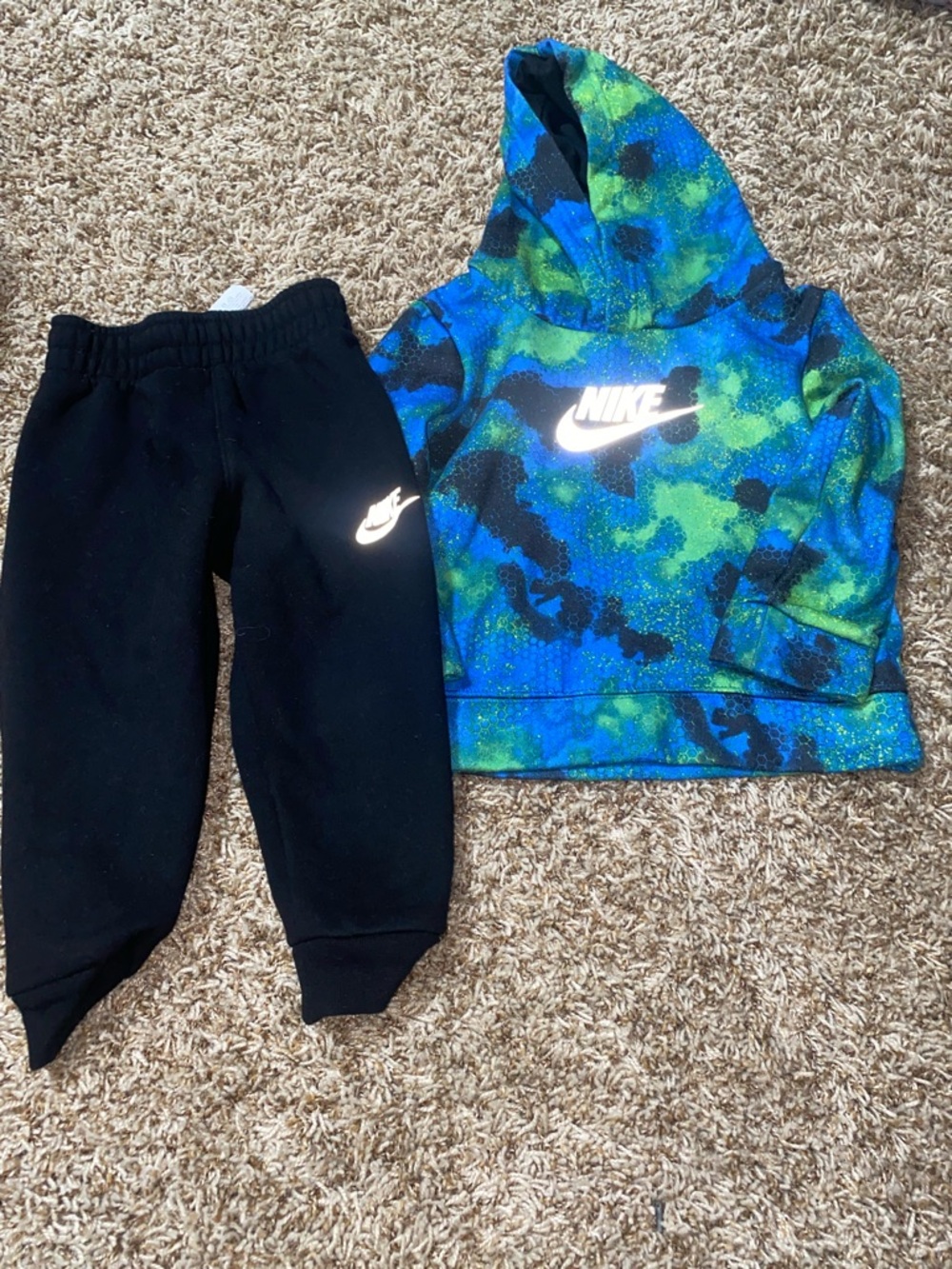 Nike Sweatsuit 
Size 2T